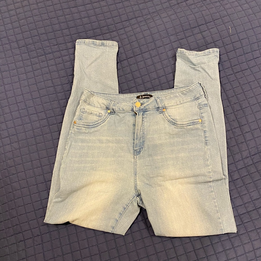 Light, Skinny Jeans— worn once!